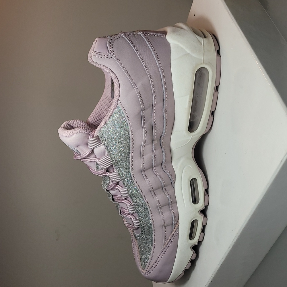 Nike Women’s Air Max 95 Sneakers in Light Lavender with Silver Glitter - Picture 5 of 8